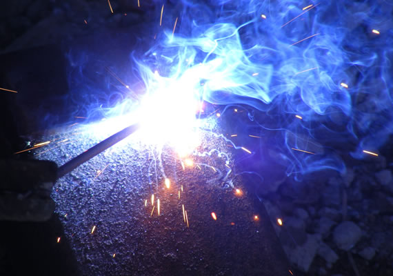 Macchine per il taglio a disco diamantato e ad idrogetto, PLC per l’automazione di linee industriali di produzione.