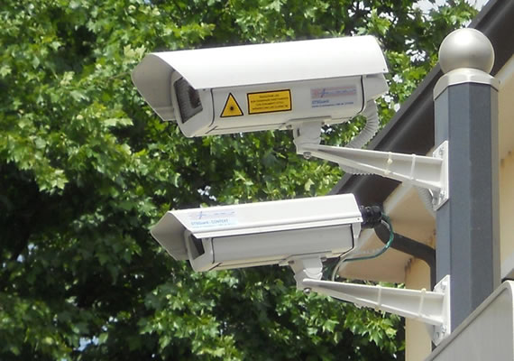 Sistemi di monitoraggio e di visione, telecamere a circuito chiuso e display 
